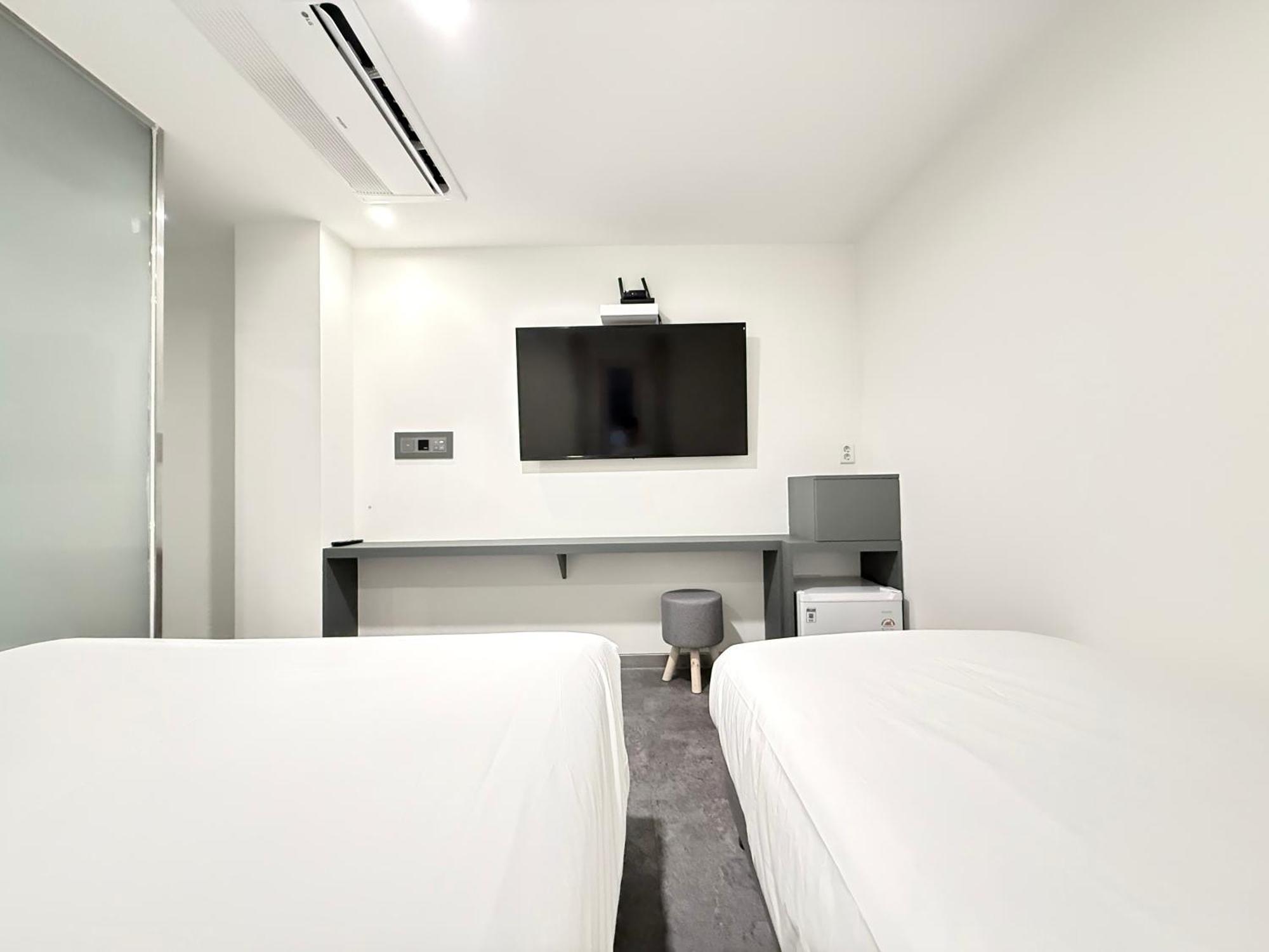 Hotel Firststay Hongdae 2*