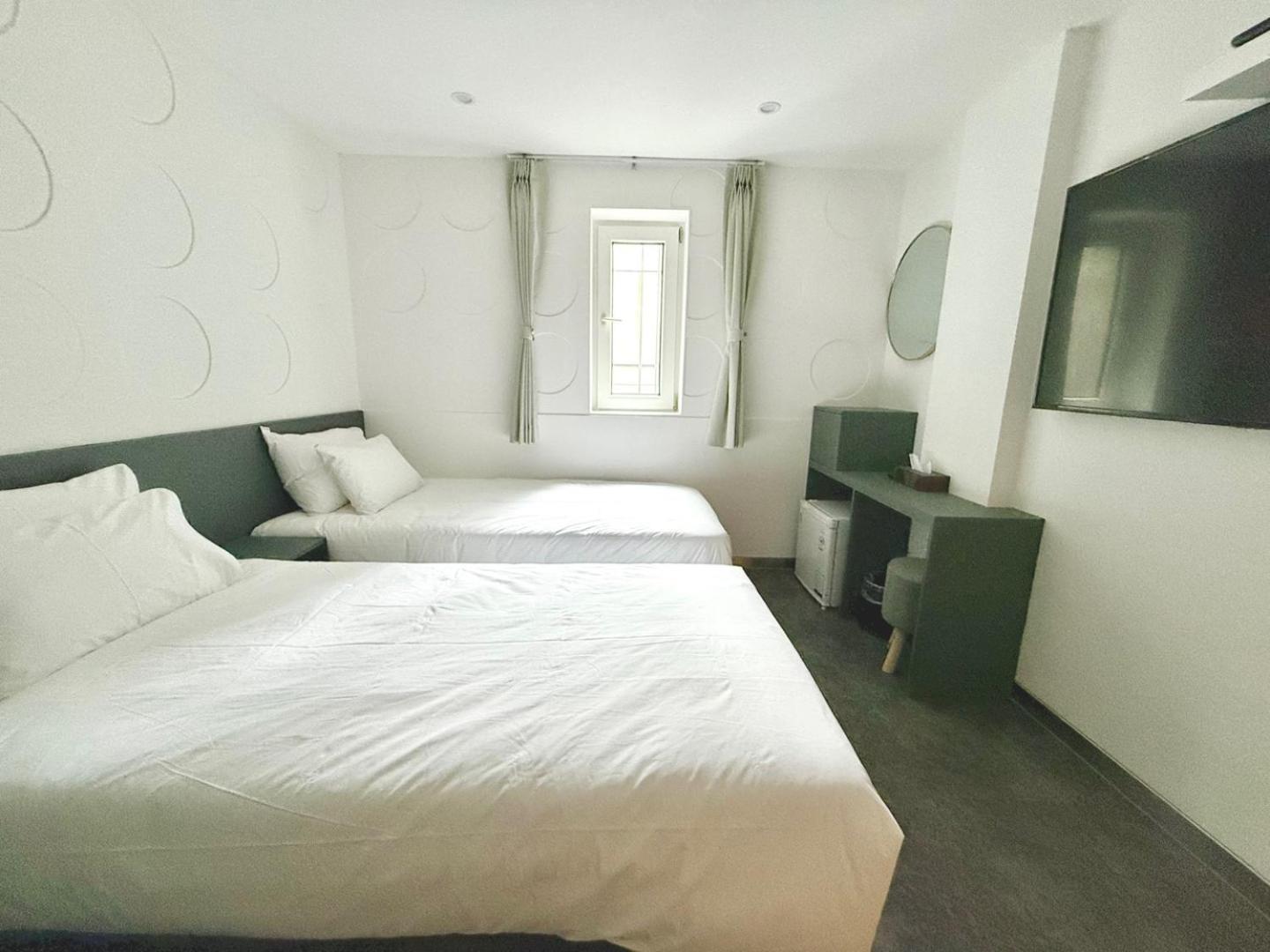 Firststay Hongdae Hotel