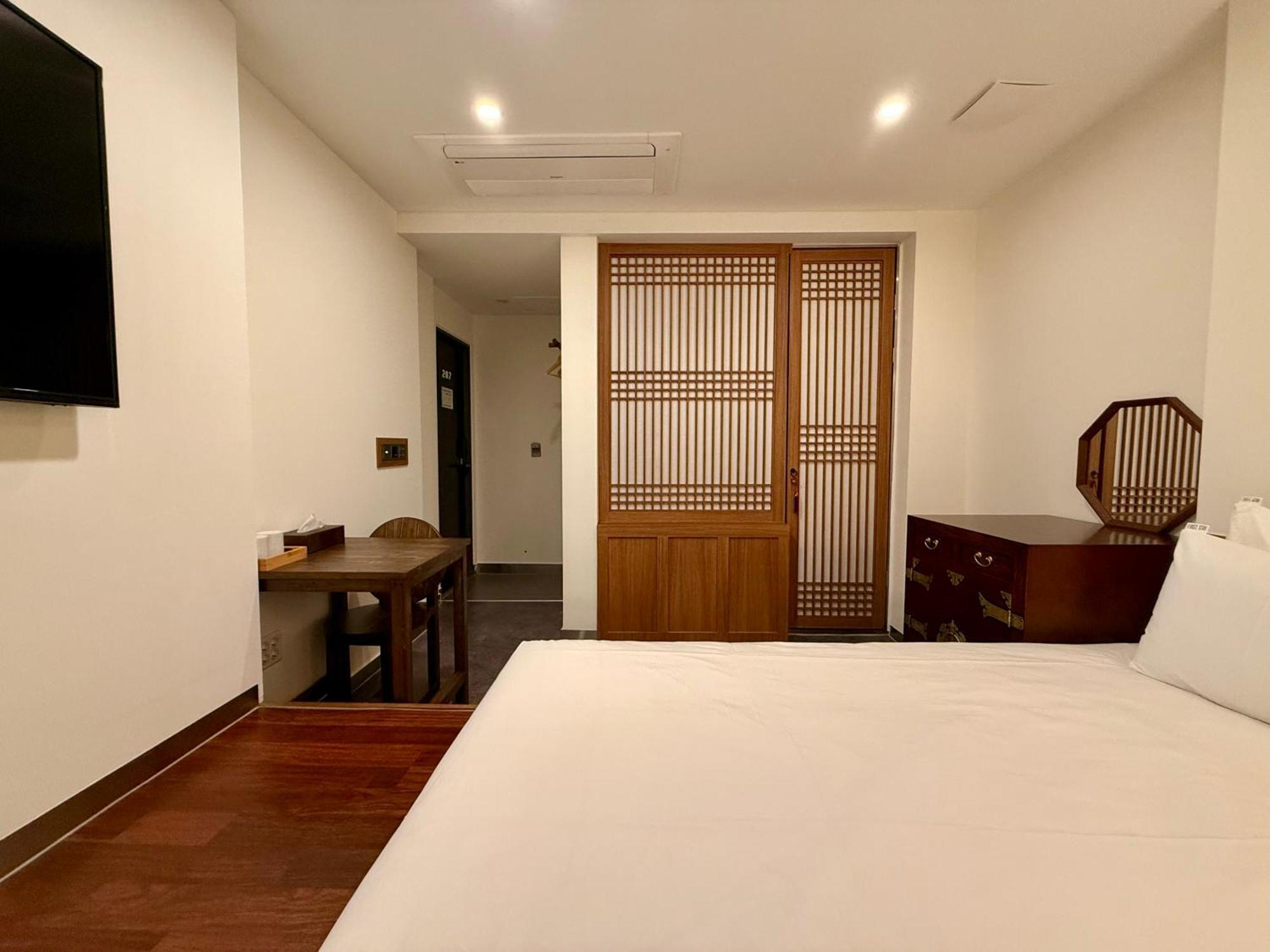 Hotel Firststay Hongdae Seoul