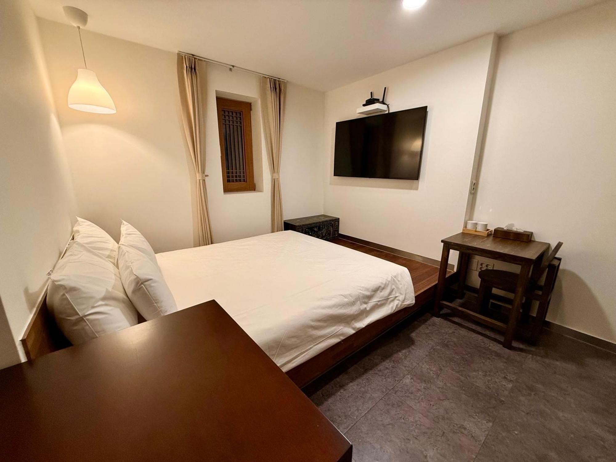 Firststay Hongdae Hotel