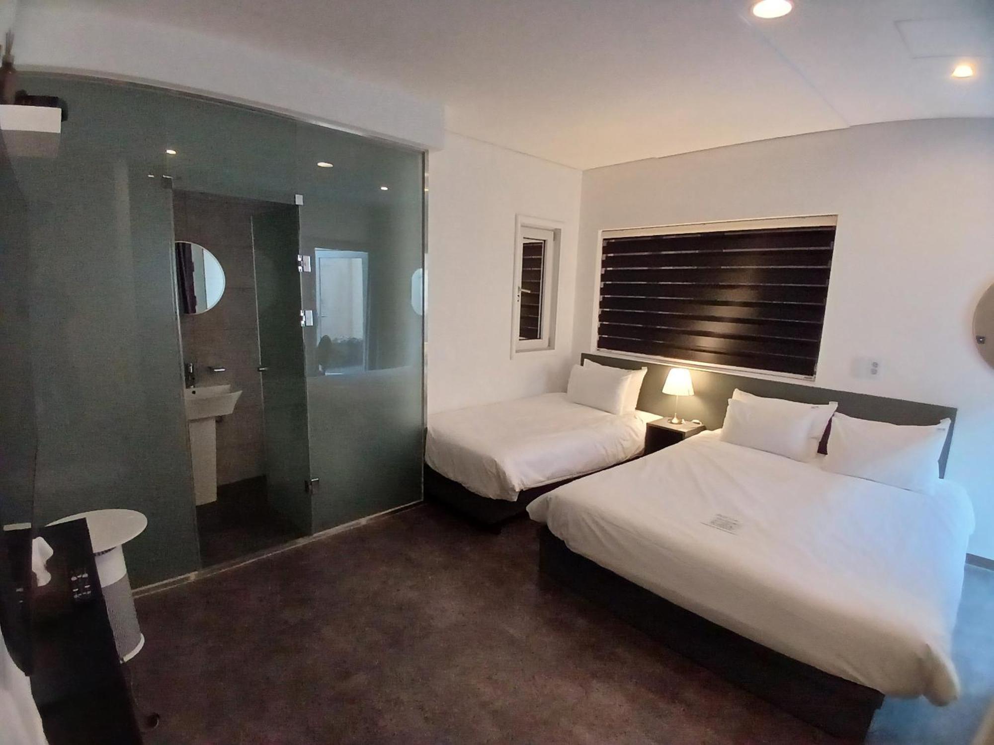 Firststay Hongdae Hotel 2*