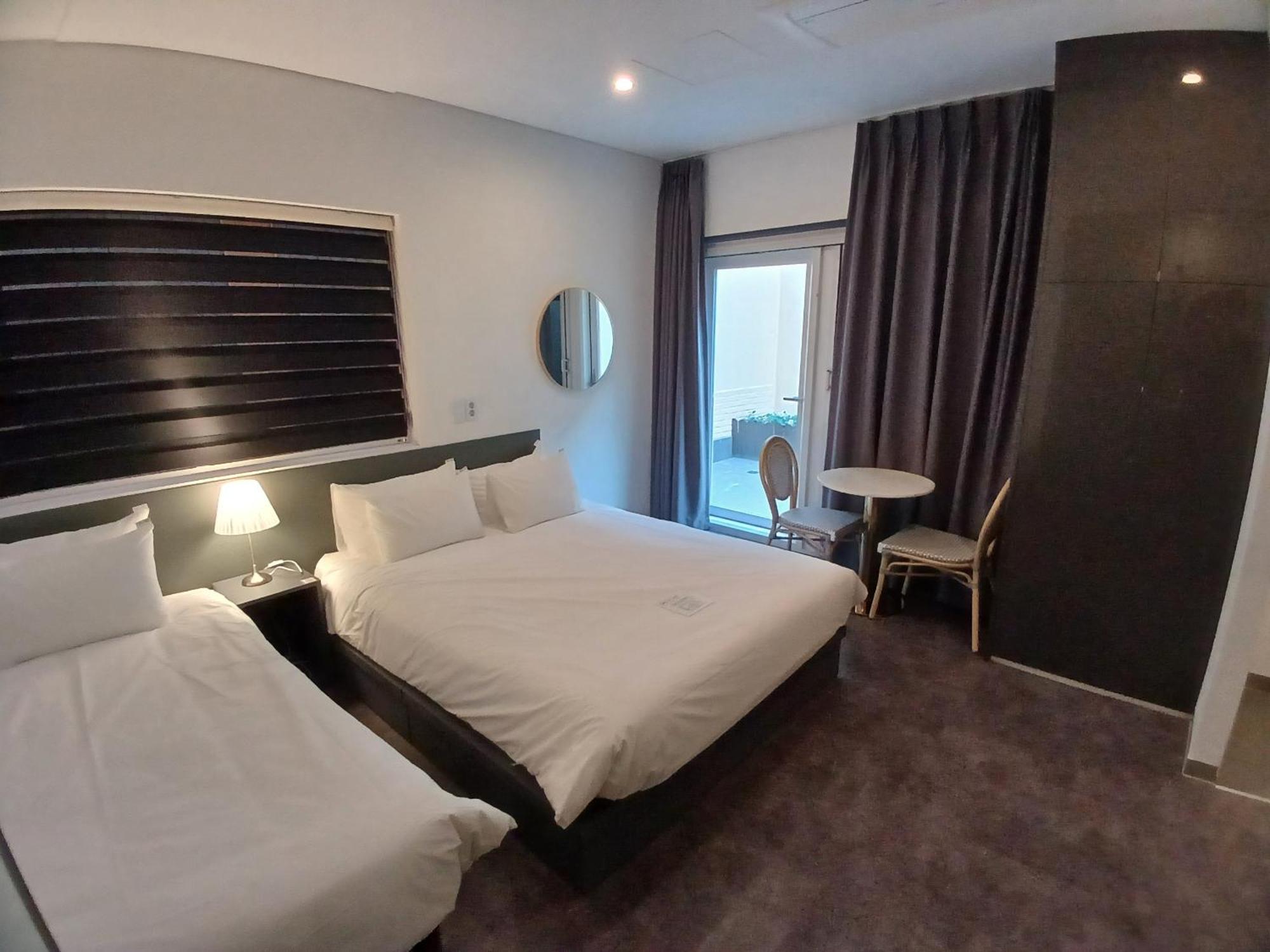 Firststay Hongdae Hotel 2*